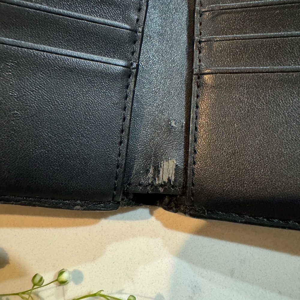 Michael Kors signature logo Wallet - Picture 3 of 9